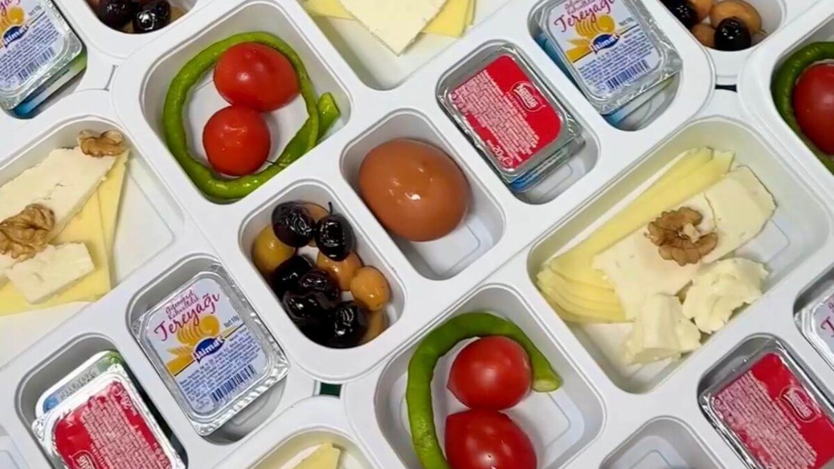 Tabldot Kahvaltı Tabağı Nedir? İçeriğinde Neler Bulunur?